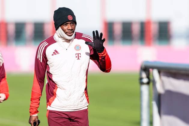 UEFA Champions League final training FC Bayern Munich 17 02 2025 Alphonso Davies FC Bayern Munich, 19 on his way to training, waves UEFA Champions League final training FC Bayern Munich before the match against Celtic FC, Munich, training ground at Säbenerstr on 17 02 2025 Copyright: xBEAUTIFULxSPORTS Wunderlx