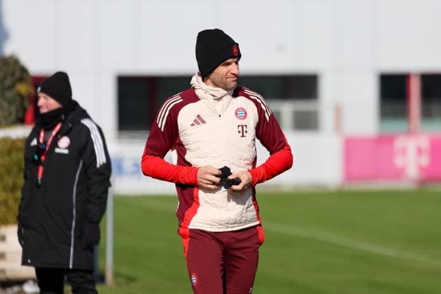 Thomas Mueller FC Bayern Muenchen, 25 on the way to the training ground, GER, Final training, FC Bayern Muenchen, Football, UEFA Champions League, Play offs, 2024 2025 season, 17 02 2025, GER, Final training, FC Bayern Muenchen, Football, UEFA Champions League, Play offs, 2024 2025 season, 17 02 2025 Muenchen Copyright: xEibner-Pressefoto JennixMaulx EP_JML
