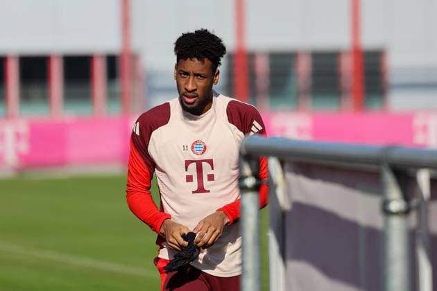 Kingsley Coman FC Bayern Muenchen, 11 on the way to the training pitch, GER, Final training, FC Bayern Muenchen, Football, UEFA Champions League, Play offs, 2024 2025 season, 17 02 2025, GER, Final training, FC Bayern Muenchen, Football, UEFA Champions League, Play offs, 2024 2025 season, 17 02 2025 Muenchen Copyright: xEibner-Pressefoto JennixMaulx EP_JML