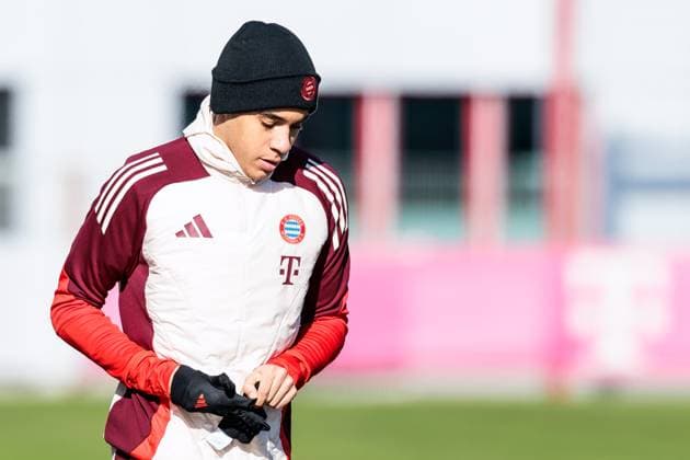 UEFA Champions League final training FC Bayern Munich 17 02 2025 Jamal Musiala FC Bayern Munich, 42 on the way to training UEFA Champions League final training FC Bayern Munich before the match against Celtic FC, Munich, training ground at Säbenerstr. on 17 02 2025 Copyright: xBEAUTIFULxSPORTS Wunderlx