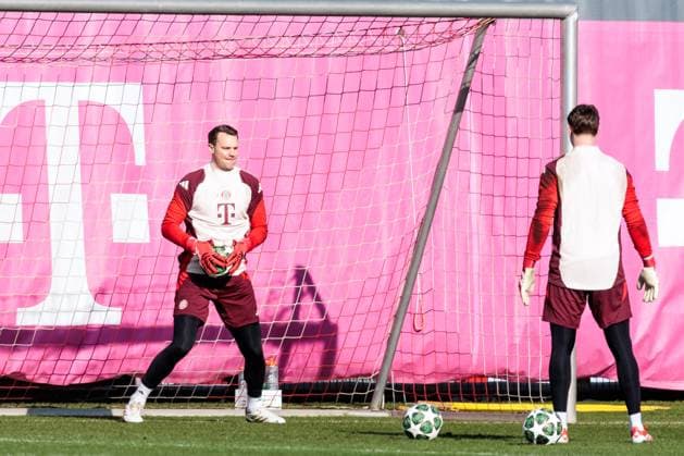 UEFA Champions League final training FC Bayern Munich 17 02 2025 Manuel Neuer FC Bayern Munich, 1 holding a ball UEFA Champions League final training FC Bayern Munich before the match against Celtic FC, Munich, training ground at Säbenerstr. on 17 02 2025 Copyright: xBEAUTIFULxSPORTS Wunderlx