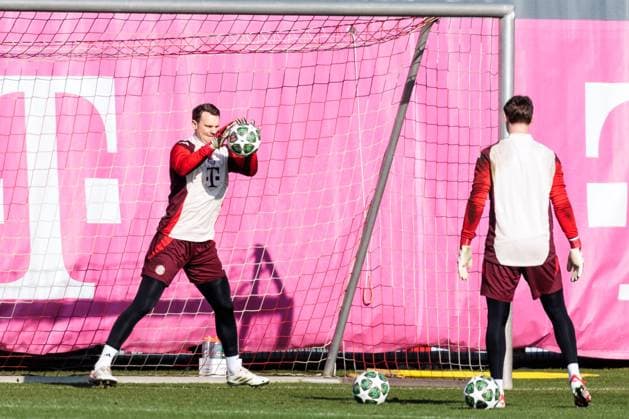 UEFA Champions League final training FC Bayern Munich 17 02 2025 Manuel Neuer FC Bayern Munich, 1 holding a ball UEFA Champions League final training FC Bayern Munich before the match against Celtic FC, Munich, training ground at Säbenerstr. on 17 02 2025 Copyright: xBEAUTIFULxSPORTS Wunderlx