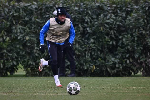 February 17, 2025, Zingonia, Italia: Atalanta s Ademola Lookman during a training session on the eve of the UEFA Champions League knockout phase play-offs 2st leg match between Atalanta BC and Club Brugge KV at Bortolotti Training Center in Zingonia, Italy, 17 February 2025..ANSA MICHELE MARAVIGLIA Soccer: Champions League; Atalanta-Club Brugge  - ZUMAa110 20250217_zaf_a110_016 Copyright: xMichelexMaravigliax