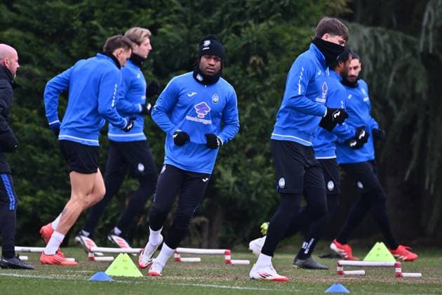 February 17, 2025, Zingonia, Italia: Atalanta s Ademola Lookman during a training session on the eve of the UEFA Champions League knockout phase play-offs 2st leg match between Atalanta BC and Club Brugge KV at Bortolotti Training Center in Zingonia, Italy, 17 February 2025..ANSA MICHELE MARAVIGLIA Soccer: Champions League; Atalanta-Club Brugge  - ZUMAa110 20250217_zaf_a110_017 Copyright: xMichelexMaravigliax