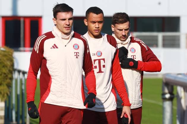 f l 16 Joao Palhinha, 28 Tarek Buchmann, 8 Leon Goretzka, Portraet, Portrait, Group, Football Final training FC Bayern Munich before UEFA Champions League match against Celtic Glasgow 17 02 2025 Training ground, Säbenerstr PHOTO Mladen Lackovic LakoPress