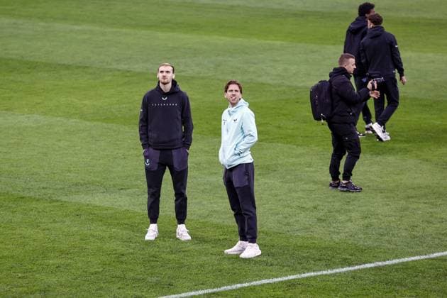 Milan - (L-R) Thomas Beelen of Feyenoord, Gijs Smal of Feyenoord during the walk around the San Siro stadium prior to the UEFA Champions League game against AC Milan at San Siro on Feb. 17, 2025 in Milan, Italy. ANP MAURICE VAN STEEN xVIxANPxSportx xxANPxIVx 520252411 originalFilename: 520252411.jpg