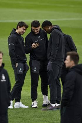 Milan - (L-R) Hugo Bueno of Feyenoord, Julian Carranza of Feyenoord, Jeyland Mitchell of Feyenoord during the walk around at the San Siro stadium prior to the UEFA Champions League game against AC Milan at San Siro on Feb. 17, 2025 in Milan, Italy. ANP MAURICE VAN STEEN xVIxANPxSportx xxANPxIVx 520252637 originalFilename: 520252637.jpg
