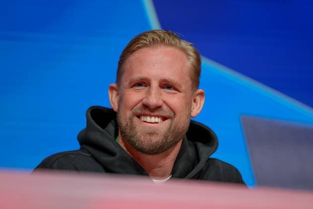 Kasper Schmeichel Celtic Glasgow, 01 at the press conference, laughing, GER, International Press Conference, Celtic Glasgow, Football, UEFA Champions League, Play offs, 2024 2025 season, 17 02 2025, GER, International Press Conference, Celtic Glasgow, Football, UEFA Champions League, Play offs, 2024 2025 season, 17 02 2025 Muenchen Copyright: xEibner-Pressefoto JennixMaulx EP_JML