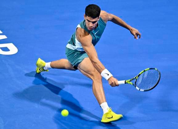 ATP, Tennis Herren QATAR EXXONMOBIL OPEN ROUND OF 32 Carlos Alcaraz of Spain competes in her round of 32 match against Marin Cilic of Croatia during the ATP Qatar ExxonMobil Open 2025 tennis tournament at the Khalifa International Tennis Complex in Doha, Qatar, on February 17, 2025. DOHA Qatar Copyright: xNOUSHADx