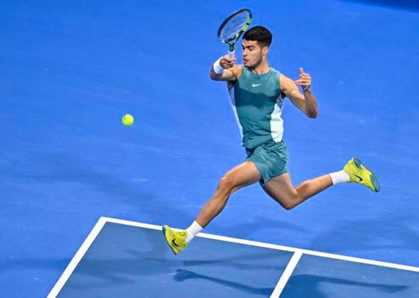 ATP, Tennis Herren QATAR EXXONMOBIL OPEN ROUND OF 32 Carlos Alcaraz of Spain competes in her round of 32 match against Marin Cilic of Croatia during the ATP Qatar ExxonMobil Open 2025 tennis tournament at the Khalifa International Tennis Complex in Doha, Qatar, on February 17, 2025. DOHA Qatar Copyright: xNOUSHADx