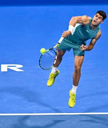 ATP, Tennis Herren QATAR EXXONMOBIL OPEN ROUND OF 32 Carlos Alcaraz of Spain competes in her round of 32 match against Marin Cilic of Croatia during the ATP Qatar ExxonMobil Open 2025 tennis tournament at the Khalifa International Tennis Complex in Doha, Qatar, on February 17, 2025. DOHA Qatar Copyright: xNOUSHADx