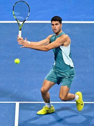 ATP, Tennis Herren QATAR EXXONMOBIL OPEN ROUND OF 32 Carlos Alcaraz of Spain competes in her round of 32 match against Marin Cilic of Croatia during the ATP Qatar ExxonMobil Open 2025 tennis tournament at the Khalifa International Tennis Complex in Doha, Qatar, on February 17, 2025. DOHA Qatar Copyright: xNOUSHADx