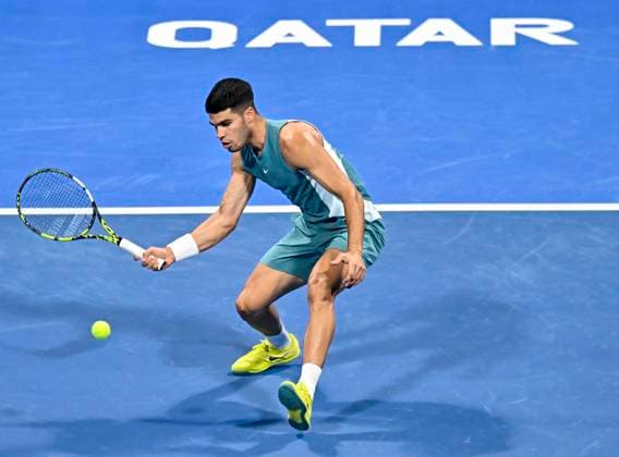 ATP, Tennis Herren QATAR EXXONMOBIL OPEN ROUND OF 32 Carlos Alcaraz of Spain competes in her round of 32 match against Marin Cilic of Croatia during the ATP Qatar ExxonMobil Open 2025 tennis tournament at the Khalifa International Tennis Complex in Doha, Qatar, on February 17, 2025. DOHA Qatar Copyright: xNOUSHADx