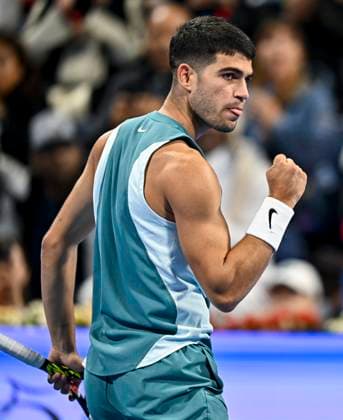 ATP, Tennis Herren QATAR EXXONMOBIL OPEN ROUND OF 32 Carlos Alcaraz of Spain competes in her round of 32 match against Marin Cilic of Croatia during the ATP Qatar ExxonMobil Open 2025 tennis tournament at the Khalifa International Tennis Complex in Doha, Qatar, on February 17, 2025. DOHA Qatar Copyright: xNOUSHADx