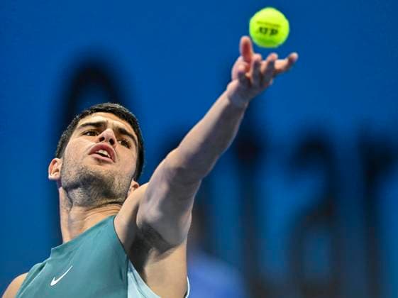 ATP, Tennis Herren QATAR EXXONMOBIL OPEN ROUND OF 32 Carlos Alcaraz of Spain competes in her round of 32 match against Marin Cilic of Croatia during the ATP Qatar ExxonMobil Open 2025 tennis tournament at the Khalifa International Tennis Complex in Doha, Qatar, on February 17, 2025. DOHA Qatar Copyright: xNOUSHADx