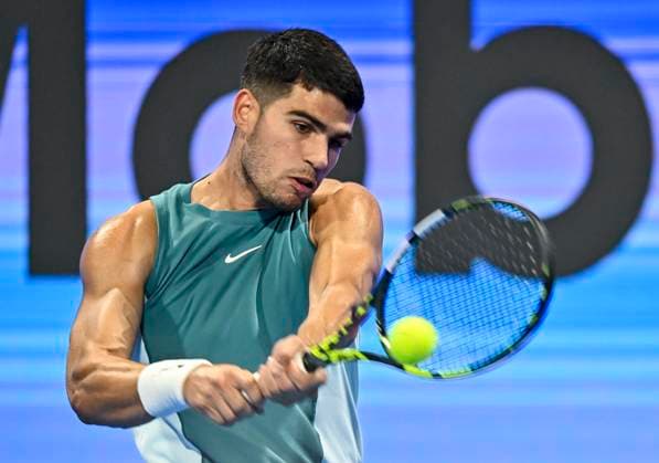 ATP, Tennis Herren QATAR EXXONMOBIL OPEN ROUND OF 32 Carlos Alcaraz of Spain competes in her round of 32 match against Marin Cilic of Croatia during the ATP Qatar ExxonMobil Open 2025 tennis tournament at the Khalifa International Tennis Complex in Doha, Qatar, on February 17, 2025. DOHA Qatar Copyright: xNOUSHADx
