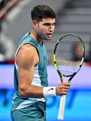 ATP, Tennis Herren QATAR EXXONMOBIL OPEN ROUND OF 32 Carlos Alcaraz of Spain competes in her round of 32 match against Marin Cilic of Croatia during the ATP Qatar ExxonMobil Open 2025 tennis tournament at the Khalifa International Tennis Complex in Doha, Qatar, on February 17, 2025. DOHA Qatar Copyright: xNOUSHADx