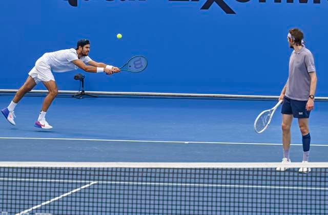 ATP, Tennis Herren QATAR EXXONMOBIL OPEN DOUBLES ROUND OF 16 Alexander Bublik of Kazakistan and Karen Khachanov of Russia competes during their doubles round of 16 match against Novak Djokovic of Serbia and Fernando Verdasco of Spain at the ATP Qatar ExxonMobil Open 2025 tennis tournament at the Khalifa International Tennis Complex in Doha, Qatar, on February 17, 2025. DOHA Qatar Copyright: xNOUSHADx