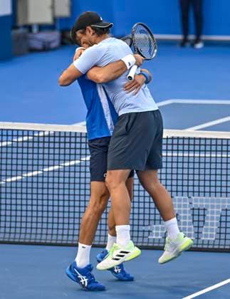 ATP, Tennis Herren QATAR EXXONMOBIL OPEN DOUBLES ROUND OF 16 Novak Djokovic (L) of Serbia and Fernando Verdasco of Spain celebrate after winning their doubles round of 16 match against Alexander Bublik of Kazakistan and Karen Khachanov of Russia at the ATP Qatar ExxonMobil Open 2025 tennis tournament at the Khalifa International Tennis Complex in Doha, Qatar, on February 17, 2025. DOHA Qatar Copyright: xNOUSHADx