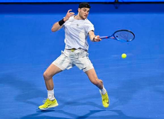 ATP, Tennis Herren QATAR EXXONMOBIL OPEN ROUND OF 32 Jack Draper of Great Britain competes in her round of 32 match against Alexei Popyrin of Australia during the ATP Qatar ExxonMobil Open 2025 tennis tournament at the Khalifa International Tennis Complex in Doha, Qatar, on February 17, 2025. DOHA Qatar Copyright: xNOUSHADx