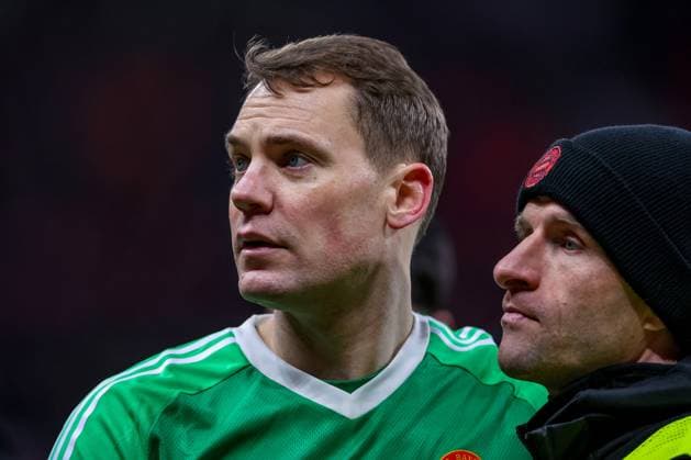 15 02 2025, Soccer, Bayer 04 Leverkusen FC Bayern Munich, 1 Soccer Bundesliga, 22 Matchday, BayArena, Season 2024 2025 Goalkeeper Manuel Neuer FC Bayern 1 next to Thomas Müller FC Bayern 25 DFB regulations prohibit any use of photographs as image sequences and or quasi video Nordrhein Westfalen Germany