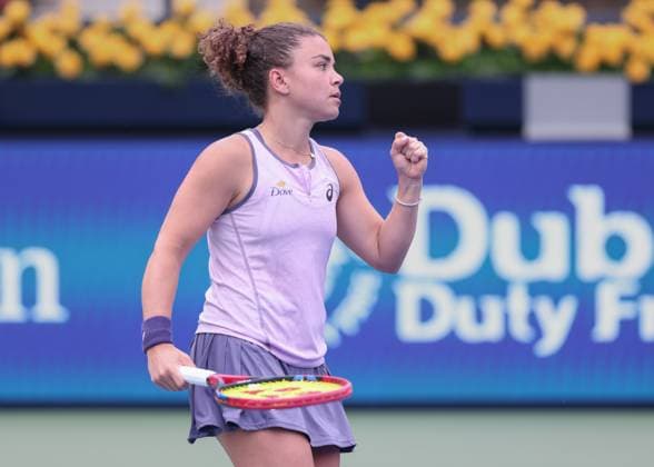 Jasmine Paolini ITA makes a fist and cheers, cheers, joy, emotion, Dubai Duty Free Tennis Championships, Dubai, U A E Copyright: xJuergenxHasenkopfx