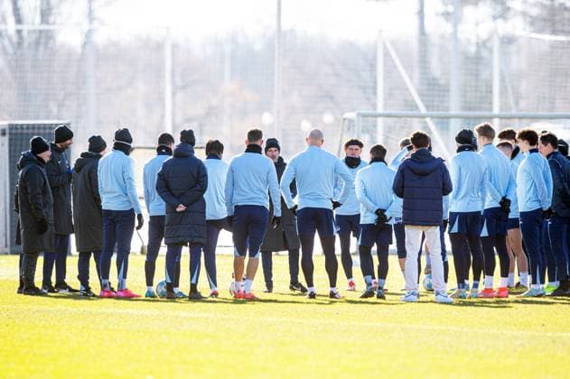 Soccer, Men, Season 2024 25, 2 Bundesliga, Hertha BSC, Training, Speech by coach Stefan Leitl Hertha BSC to the team, 18 02 2025, Copyright: xSebastianxRäppold MatthiasxKochx