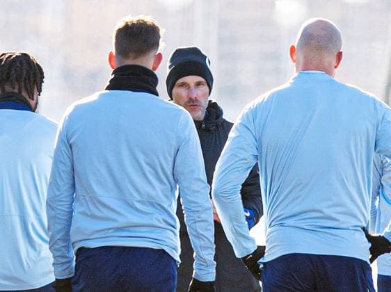 Soccer, Men, Season 2024 25, 2 Bundesliga, Hertha BSC, Training, Speech by coach Stefan Leitl Hertha BSC to the team, 18 02 2025, Copyright: xSebastianxRäppold MatthiasxKochx