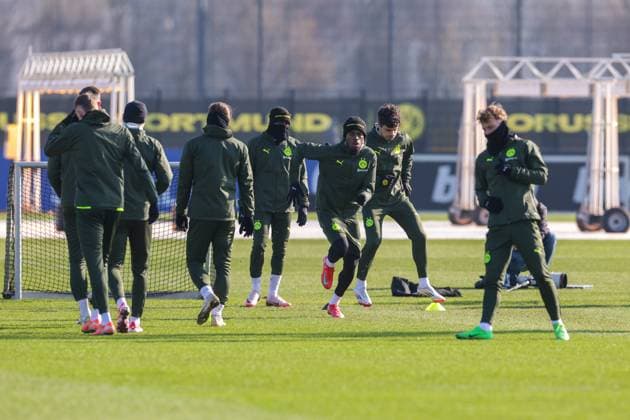 18 02 2025, Final training session for the UEFA Champions League match between Borussia Dortmund and Sporting Lisbon, f l Jamie Gittens Borussia Dortmund , Carney Chukwuemeka Borussia Dortmund , Giovanni Reyna Borussia Dortmund , Daniel Svensson Borussia Dortmund , Dortmund training ground Borussia Dortmund NRW Germany xRHR PHOTO DEx Copyright: DennisxEwert RHR-FOTOx RHR-FOTO DE