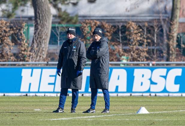 Soccer, Men, Season 2024 25, 2 Bundesliga, Hertha BSC, Training, f l Co Coach Armin Reutershahn Hertha BSC , Coach Stefan Leitl Hertha BSC , 18 02 2025, Copyright: xSebastianxRäppold MatthiasxKochx