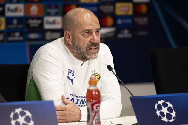 EINDHOVEN - PSV coach Peter Bosz during the press conference, PK, Pressekonferenz at the Philips Stadium ahead of the Champions League match against Juventus. ANP OLAF CRACK xVIxANPxSportx xxANPxIVx 520292714 originalFilename: 520292714.jpg