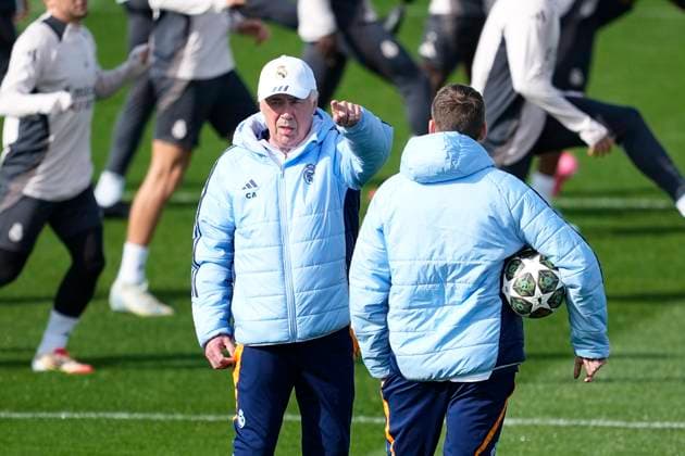 February 18, 2025, Valdebebas, Madrid, SPAIN: Carlo Ancelotti gestures during the training day of Real Madrid ahead the UEFA Champions League 2024 25 League Knockout Play-off second leg match against Manchester City at Ciudad Deportiva Real Madrid on February 18, 2024, in Valdebebas, Madrid, Spain. Valdebebas SPAIN - ZUMAa181 20250218_zaa_a181_002 Copyright: xOscarxJ.xBarrosox
