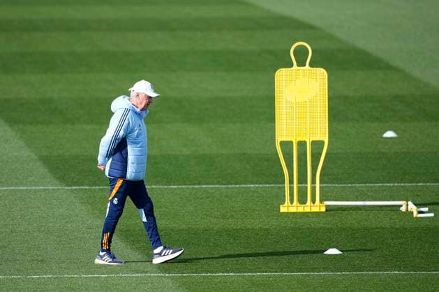 February 18, 2025, Valdebebas, Madrid, SPAIN: Carlo Ancelotti looks down during the training day of Real Madrid ahead the UEFA Champions League 2024 25 League Knockout Play-off second leg match against Manchester City at Ciudad Deportiva Real Madrid on February 18, 2024, in Valdebebas, Madrid, Spain. Valdebebas SPAIN - ZUMAa181 20250218_zaa_a181_015 Copyright: xOscarxJ.xBarrosox