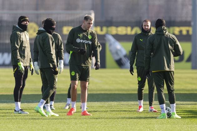 18 02 2025, Final training session for the UEFA Champions League match between Borussia Dortmund and Sporting Lisbon, from left goalkeeper Gregor Kobel Borussia Dortmund , Niklas Süle Borussia Dortmund , Waldemar Anton Borussia Dortmund , Dortmund training ground Borussia Dortmund NRW Germany xRHR PHOTO DEx Copyright: DennisxEwert RHR-FOTOx RHR-FOTO DE