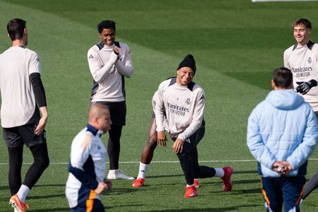 UEFA Champions League 2024 25 League Knockout Play-off Second Leg: Real Madrid Training Session and press conference, PK, Pressekonferenz Real Madrid players (from L to R) Endrick Felipe Moreira de Sousa, Kylian Mbappe seen joking during the UEFA Champions League 2024 25 League Knockout Play-off Second Leg Training And Press Conference at Ciudad Real Madrid on February 18, 2025 in Madrid, Spain. Valdebebas Ciudad Real Madrid Madrid Spain Copyright: xAlbertoxGardinx AGardin_20250218_Real_Madrid_Training_Press_0142