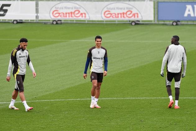 Lloyd Kelly of Juventus FC and Alberto Costa of Juventus FC during the 2024 2025 Champions League training at JTC Continassa on February 18, 2025 in Turin, Italy - ph Giuliano Marchisciano  Copyright: xGiulianoxMarchisciano IPAxSportx xipa-agency.netx xx IPA_54247834 IPA_Agency_IPA54247834
