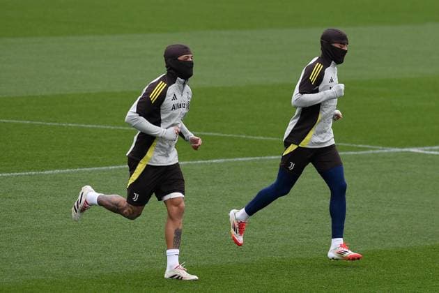 CALCIO - UEFA Champions League - Juventus Training Douglas Luiz of Juventus FC and Nicolas Gonzales of Juventus FC during the 2024 2025 Champions League training at JTC Continassa on February 18, 2025 in Turin, Italy - ph Giuliano Marchisciano Turin Italy  Copyright: xIPAxSport ABACAx