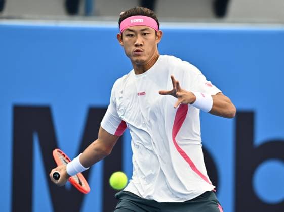 ATP, Tennis Herren QATAR EXXONMOBIL OPEN ROUND OF 32 Zhizhen Zhang of China competes in her round of 32l match against Luca Nardi of Italy during the ATP Qatar ExxonMobil Open 2025 tennis tournament at the Khalifa International Tennis Complex in Doha, Qatar, on February 18, 2025. DOHA Qatar Copyright: xNOUSHADx
