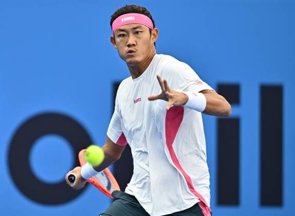 ATP, Tennis Herren QATAR EXXONMOBIL OPEN ROUND OF 32 Zhizhen Zhang of China competes in her round of 32l match against Luca Nardi of Italy during the ATP Qatar ExxonMobil Open 2025 tennis tournament at the Khalifa International Tennis Complex in Doha, Qatar, on February 18, 2025. DOHA Qatar Copyright: xNOUSHADx