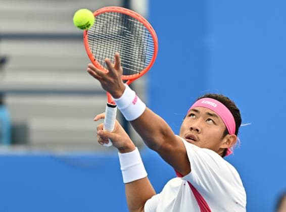 ATP, Tennis Herren QATAR EXXONMOBIL OPEN ROUND OF 32 Zhizhen Zhang of China competes in her round of 32l match against Luca Nardi of Italy during the ATP Qatar ExxonMobil Open 2025 tennis tournament at the Khalifa International Tennis Complex in Doha, Qatar, on February 18, 2025. DOHA Qatar Copyright: xNOUSHADx