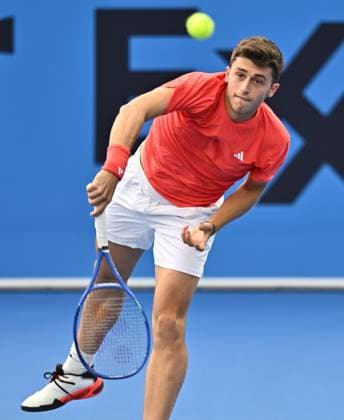 ATP, Tennis Herren QATAR EXXONMOBIL OPEN ROUND OF 32 Luca Nardi of Italy competes in her round of 32l match against Zhizhen Zhang of Chinaduring the ATP Qatar ExxonMobil Open 2025 tennis tournament at the Khalifa International Tennis Complex in Doha, Qatar, on February 18, 2025. DOHA Qatar Copyright: xNOUSHADx