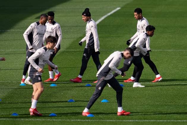 UEFA Champions League 2024 25 League Knockout Play-off Second Leg: Real Madrid Training Session and press conference, PK, Pressekonferenz Real Madrid players (from L to R) David Alaba, Arda Guler, Vinicius Junior, Kylian Mbappe, Federico Valverde, Jude Bellingham, Endrick Felipe Moreira de Sousa seen training during the UEFA Champions League 2024 25 League Knockout Play-off Second Leg Training And Press Conference at Ciudad Real Madrid on February 18, 2025 in Madrid, Spain. Valdebebas Ciudad Real Madrid Madrid Spain Copyright: xAlbertoxGardinx AGardin_20250218_Real_Madrid_Training_Press_0318