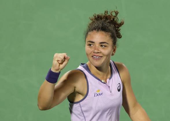 Jasmine Paolini cheers after winning,Cheers,Joy,Emotion, Dubai Duty Free Tennis Championships, Dubai, U A E Copyright: xJuergenxHasenkopfx