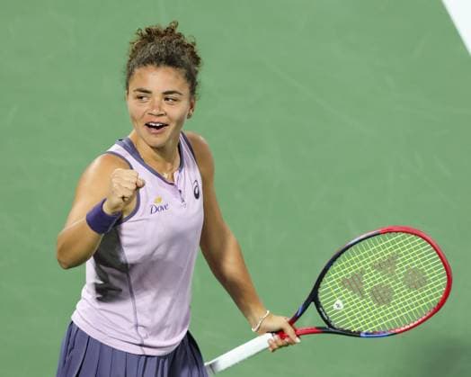 Jasmine Paolini cheers after winning,Cheers,Joy,Emotion, Dubai Duty Free Tennis Championships, Dubai, U A E Copyright: xJuergenxHasenkopfx