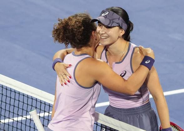 Eva Lys congratulates the winner Jasmine Paolini, Dubai Duty Free Tennis Championships, Dubai, U A E Copyright: xJuergenxHasenkopfx