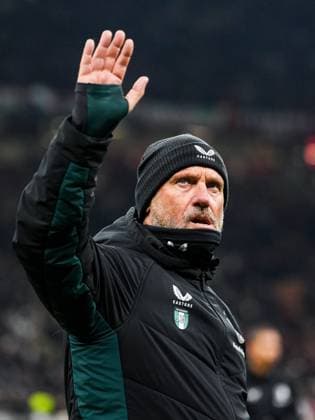 UEFA Champions League: AC Milan v Feyenoord Milan - Feyenoord assistent-trainer John de Wolf during the 2nd leg of the knockout phase play-offs of new format of the Champions League 2024 2025. The match is set between AC Milan and Feyenoord at Giuseppe Meazza San Siro on 18 February 2025 in Milan, Italy. Copyright: xTomxBodex