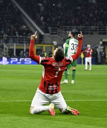 Foto IPP Paolo Bona Milano 18 02 2025 UEFA Champions League di Calcio stagione 2024 2025 partita Milan-Feyenoord Nella foto Santiago Gimenez esulta dopo il gol del 1-0 Italy Photo Press Worldwide Copyright italy Italy ITALY  Copyright: xR4924_italyphotopressx
