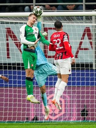 UEFA Champions League: AC Milan v Feyenoord Milan - Thomas Beelen of Feyenoord, Feyenoord keeper Timon Wellenreuther, Kyle Walker of AC Milan during the 2nd leg of the knockout phase play-offs of new format of the Champions League 2024 2025. The match is set between AC Milan and Feyenoord at Giuseppe Meazza San Siro on 18 February 2025 in Milan, Italy. Copyright: xYannickxVerhoevenx