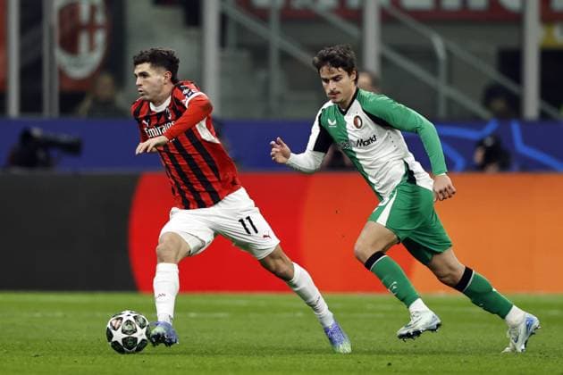 MILAN - (l-r) Christian PuliAÂ¡iÄÂ‡ of AC Milan, Hugo Bueno of Feyenoord during the UEFA Champions League playoff match between AC Milan and Feyenoord at the San Siro Stadium on Feb. 18, 2025 in Milan, Italy. ANP MAURICE VAN STEEN UEFA Champions League 2024 25 League Knockout Play-off Second Leg 2024 25 xVIxANPxSportx xxANPxIVx 520315066 originalFilename: 520315066.jpg
