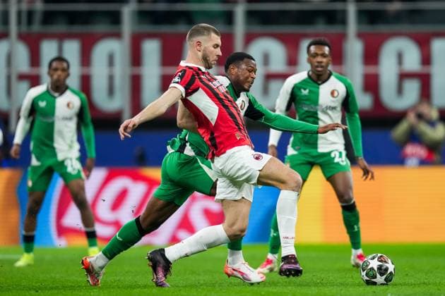 UEFA Champions League: AC Milan v Feyenoord Milan - Strahinja Pavlovic of AC Milan, Zepiqueno Redmond of Feyenoord during the 2nd leg of the knockout phase play-offs of new format of the Champions League 2024 2025. The match is set between AC Milan and Feyenoord at Giuseppe Meazza San Siro on 18 February 2025 in Milan, Italy. Copyright: xTomxBodex